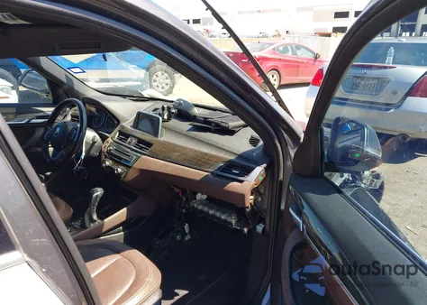 2016 BMW X1 xDrive28I z USA, uszkodzony, nr VIN WBXHT3Z38G4A50758